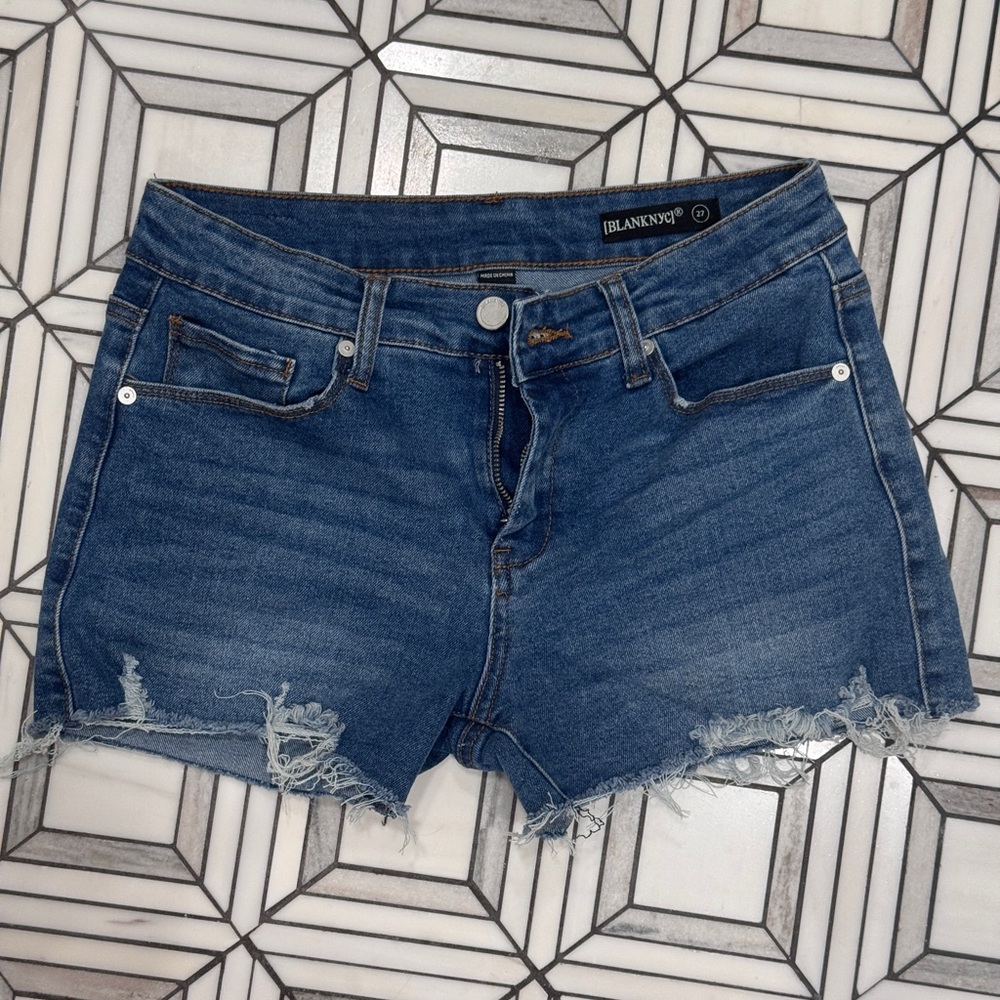 Blank NYC the Essex classic cut off Jean Shorts with Distressed Hem size 27